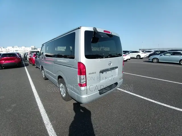 Toyota HiAce 2022 Silver