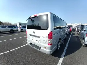 Toyota HiAce 2022 Silver