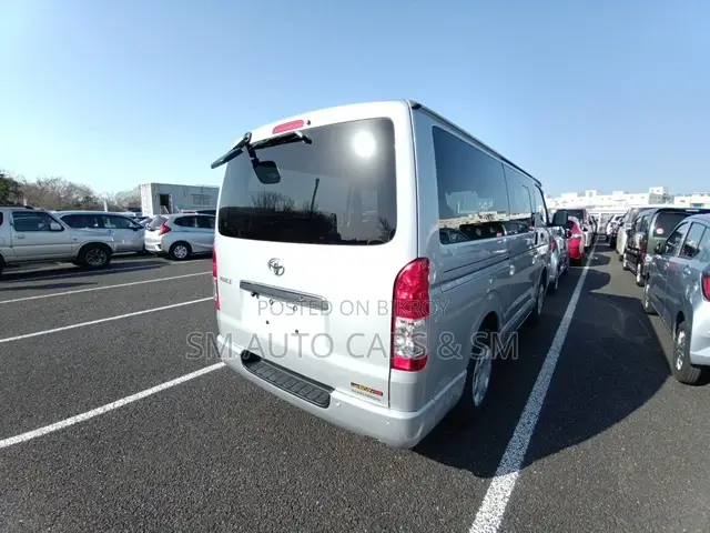 Toyota HiAce 2022 Silver