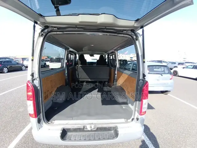 Toyota HiAce 2022 Silver