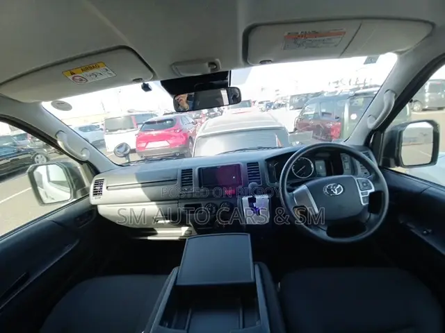 Toyota HiAce 2022 Silver