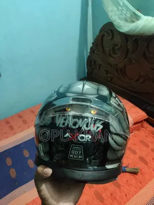 অ্যাক্সর এপেক্স ভেনোমাস হেলমেট