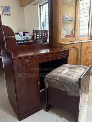 ড্রেসিং টেবিল