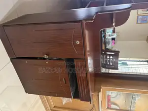 ড্রেসিং টেবিল