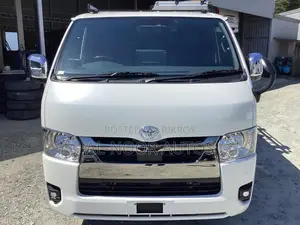 Toyota HiAce 2021