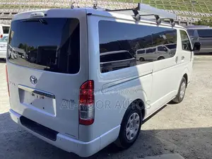 Toyota HiAce 2021