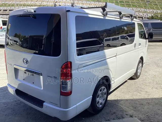 Toyota HiAce 2021