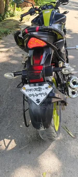 সুজুকি জিক্সার ২০১৭ ব্ল্যাক