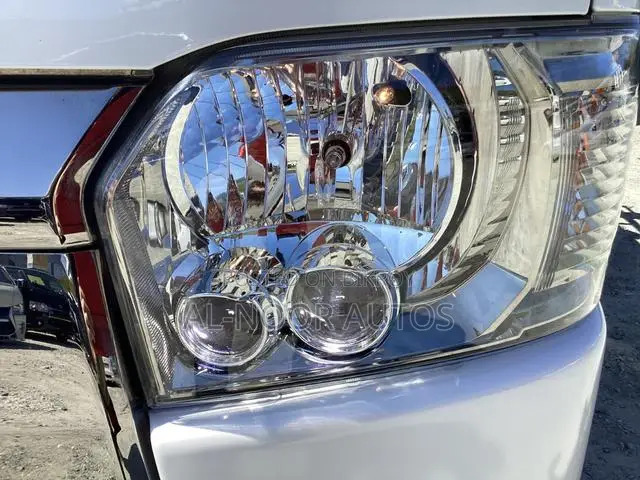Toyota HiAce 2021
