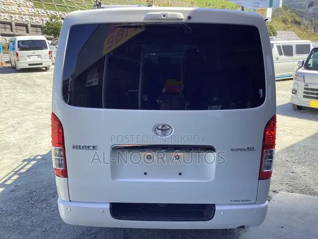 Toyota HiAce 2021
