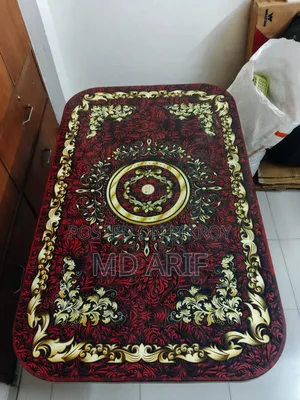 টেবিল, চেয়ার, ডাবল মেট্রেস এবং তোষক
