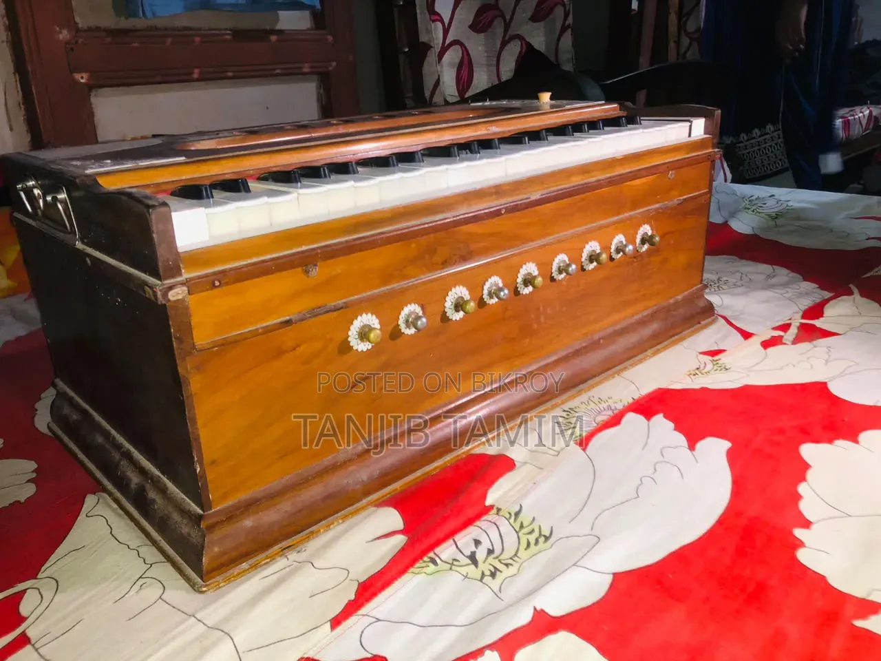 পুরাতন হারমোনিয়াম বিক্রি করা হবে