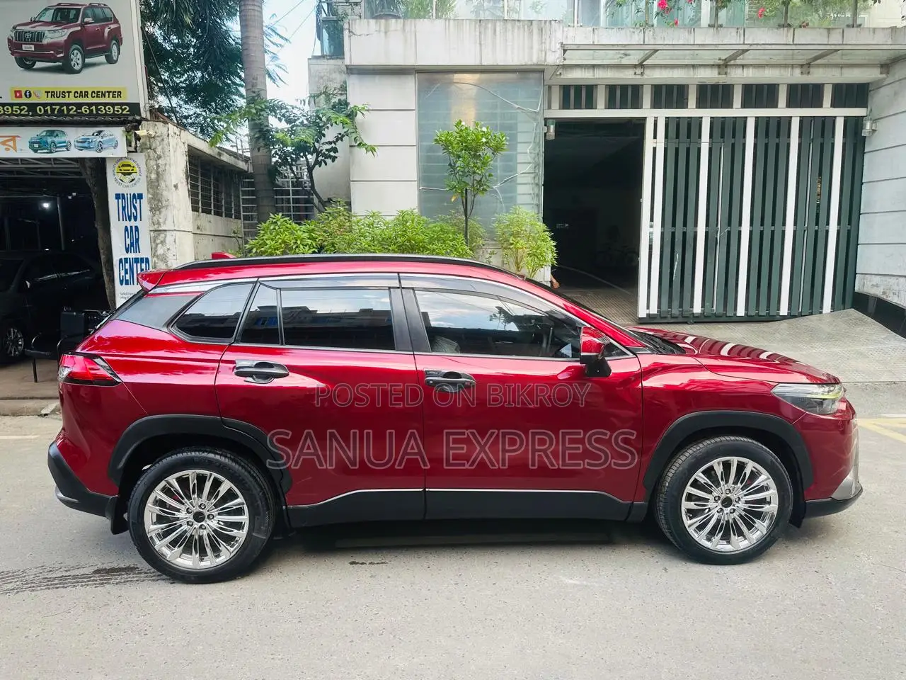 টয়োটা করোল্লা ক্রস ১.৮ হাইব্রিড এসিডব্লিউডি ২০২২ রেড