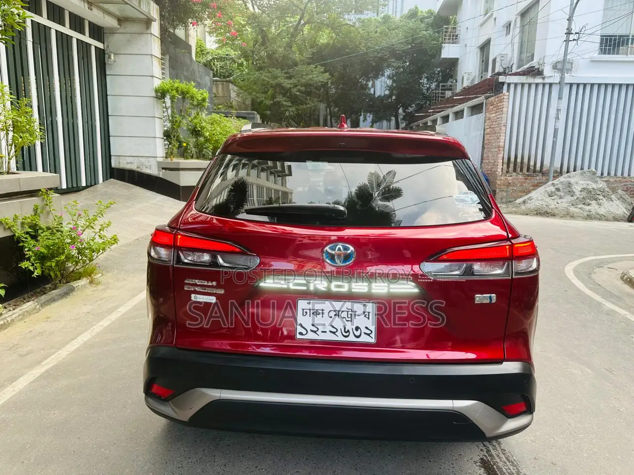 টয়োটা করোল্লা ক্রস ১.৮ হাইব্রিড এসিডব্লিউডি ২০২২ রেড