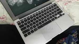 Laptop Apple MacBook 6GB Apple M3 SSD 60GB