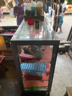 দোকানের ব্যবহৃত শোকেস