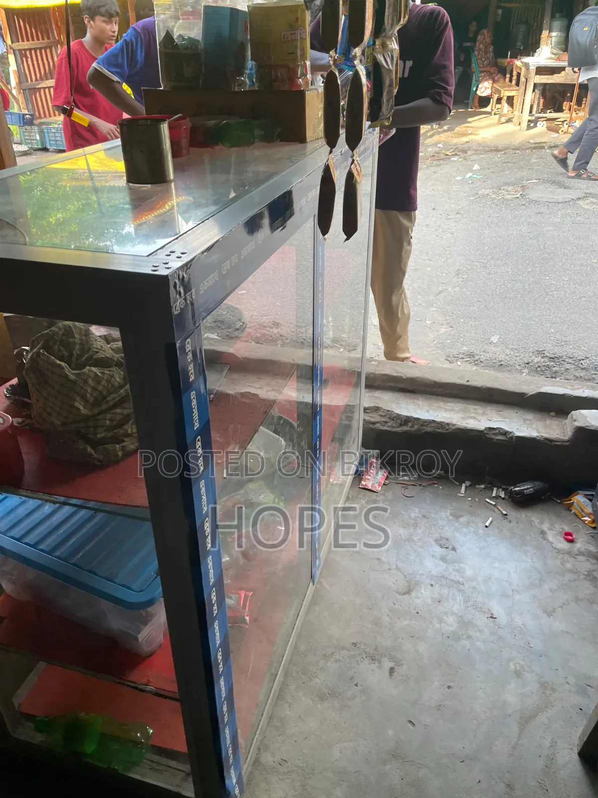 Shop showcase used