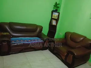 এক সেট সোফা বিক্রি করব
