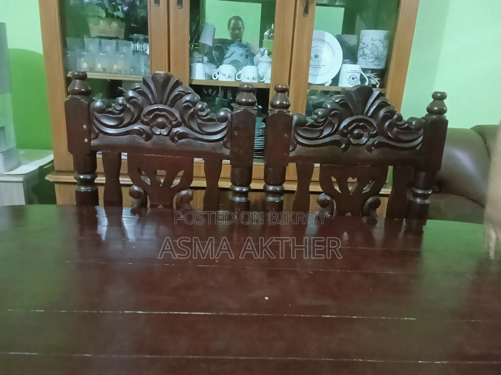 এক সেট সোফা বিক্রি করব
