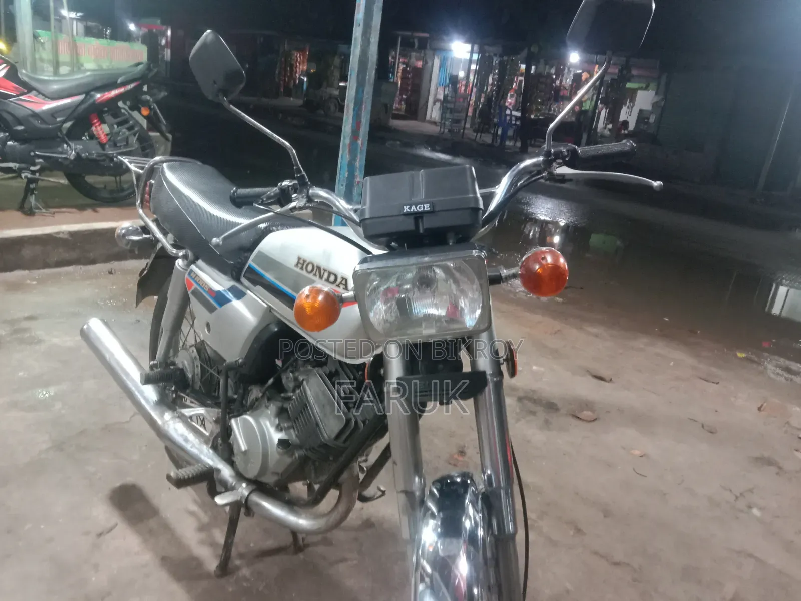 হোন্ডা ১৯৯৮ সাদা