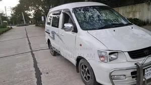 Toyota Noah 2004 White