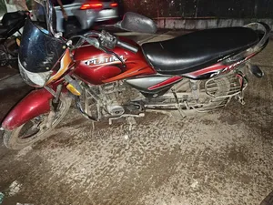 বাজাজ প্লাটিনা ১০০ ২০১৫ লাল