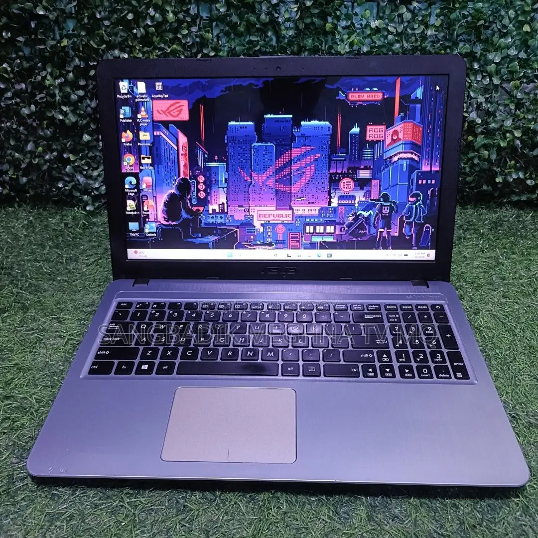 Laptop ASUS 3GB Intel SSD 256GB