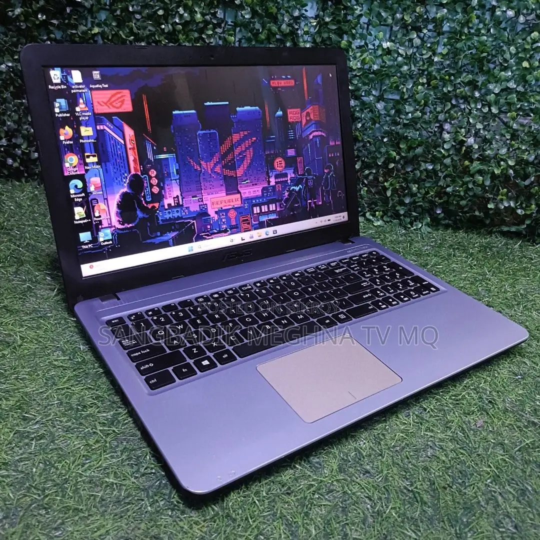 Laptop ASUS 3GB Intel SSD 256GB