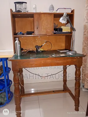 আকাশমনি কাঠের টেবিল