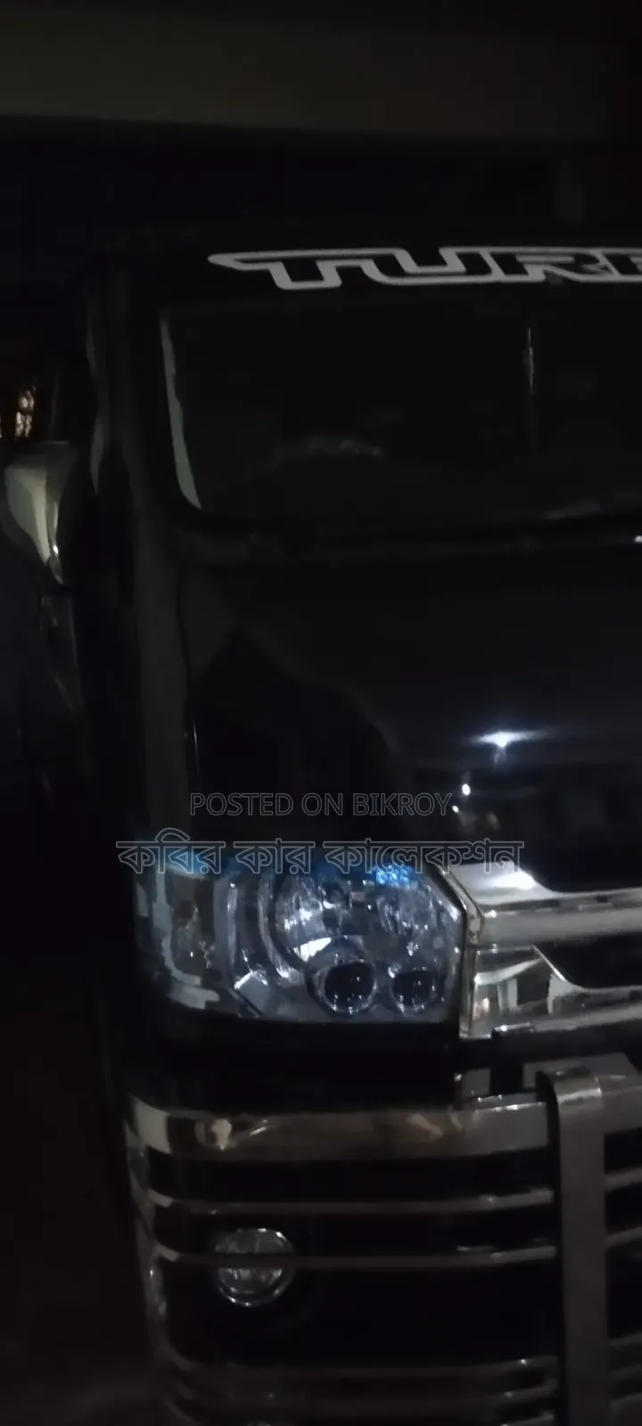 টয়োটা হাইএসি ২০১১ কালো
