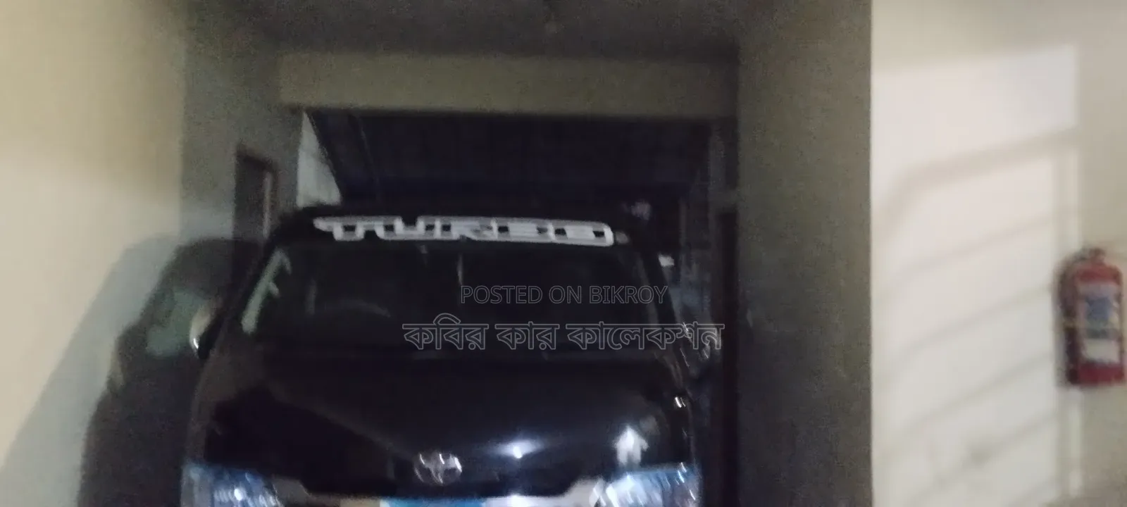 টয়োটা হাইএসি ২০১১ কালো