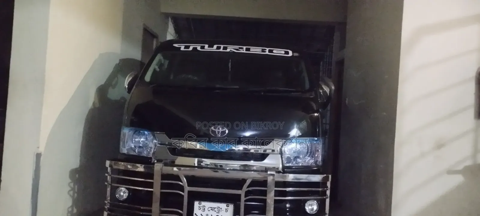 টয়োটা হাইএসি ২০১১ কালো