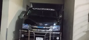 টয়োটা হাইএসি ২০১১ কালো