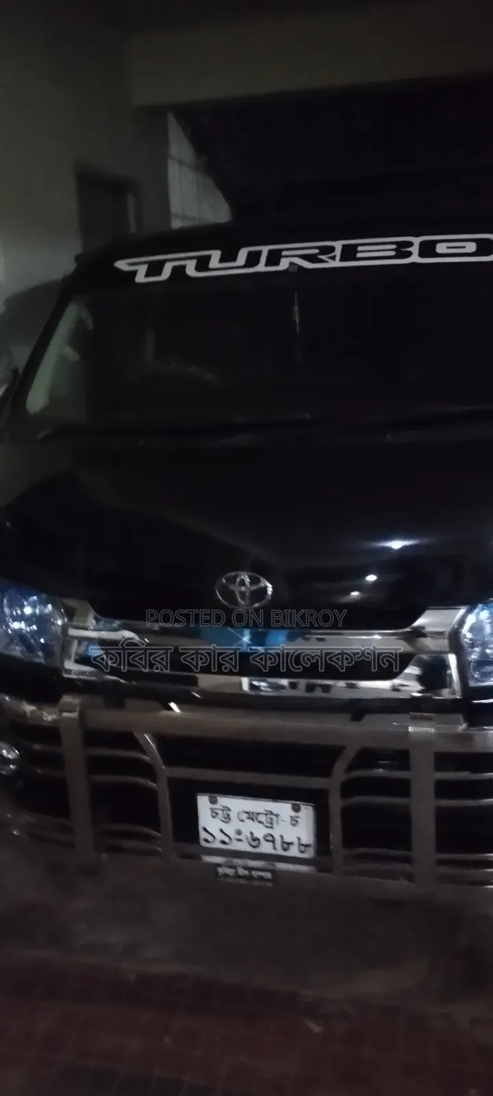 টয়োটা হাইএসি ২০১১ কালো