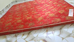 কিং সাইজ বেড মেট্রেস বিক্রয়ের জন্য।