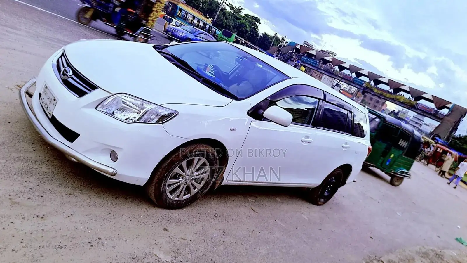 টয়োটা এক্সিও ২০১০ সাদা