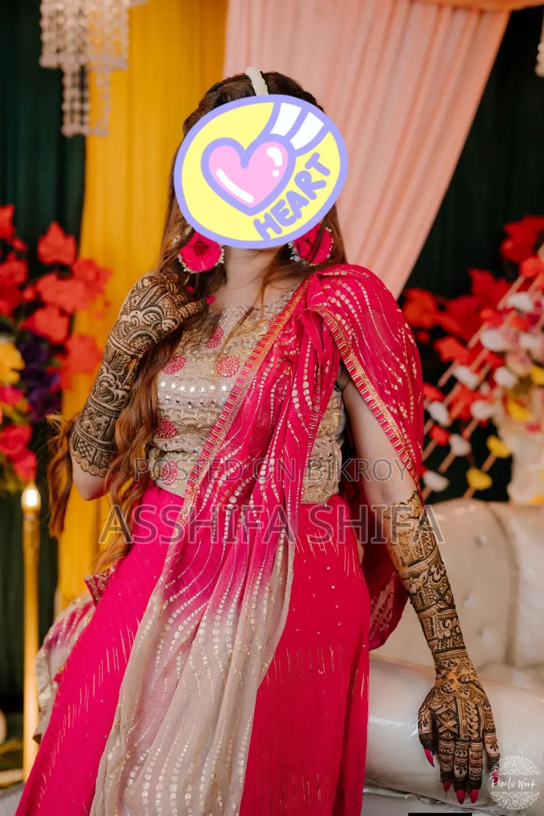 ওড়না সহ গোলাপি ভারতীয় লেহেঙ্গা