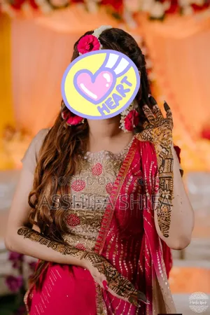 ওড়না সহ গোলাপি ভারতীয় লেহেঙ্গা