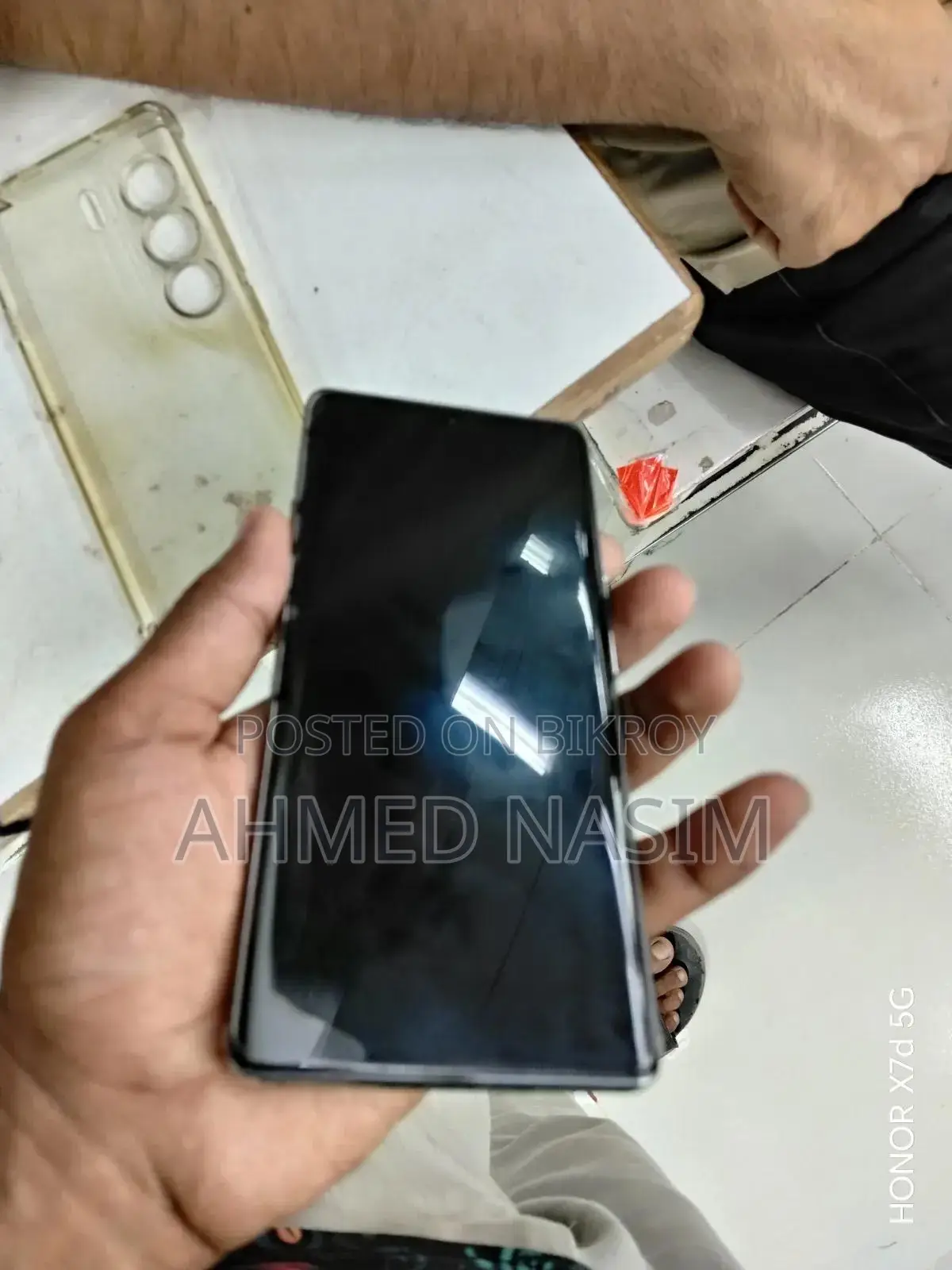টেকনো ক্যামন ৪০ প্রো ৪জি ২৫৬ জিবি সাদা