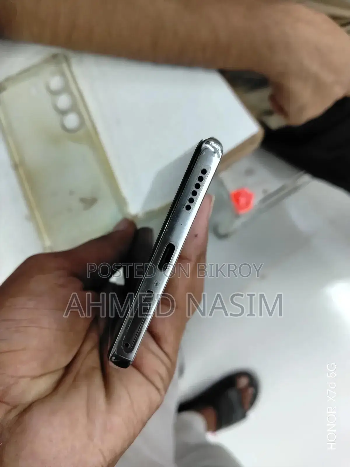 টেকনো ক্যামন ৪০ প্রো ৪জি ২৫৬ জিবি সাদা