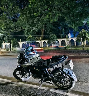 বাজাজ পালসার এনএস ১৬০ ২০১৮ সাদা