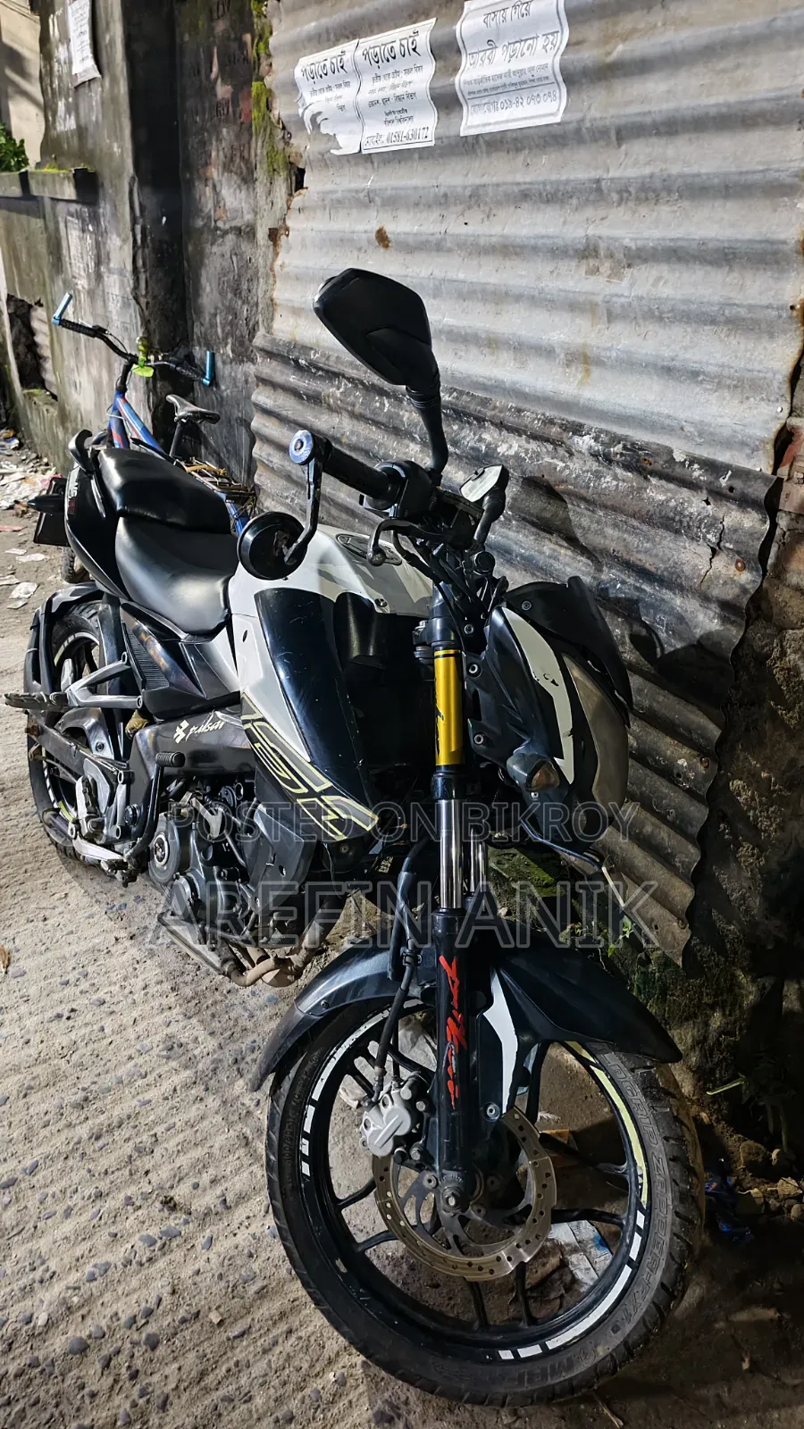 বাজাজ পালসার এনএস ১৬০ ২০১৮ সাদা