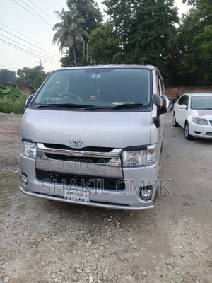 টয়োটা নোয়া ২০১৭ সিলভার