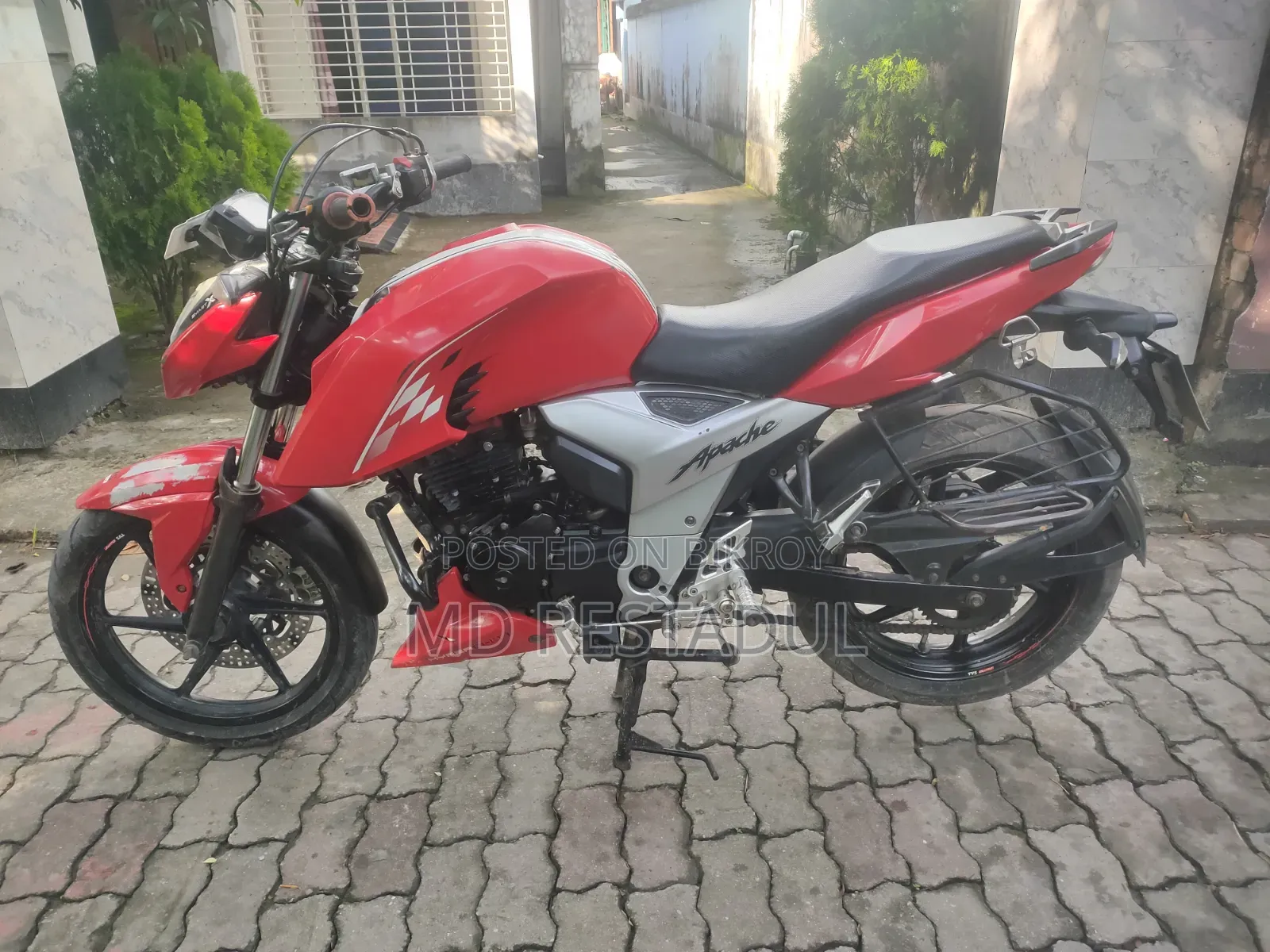 TVS Apache 160 4V 2023 Red