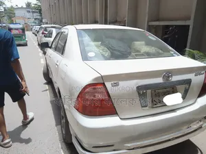 টয়োটা করোল্লা ২০০৬ সাদা