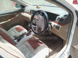 টয়োটা করোল্লা ২০০৬ সাদা
