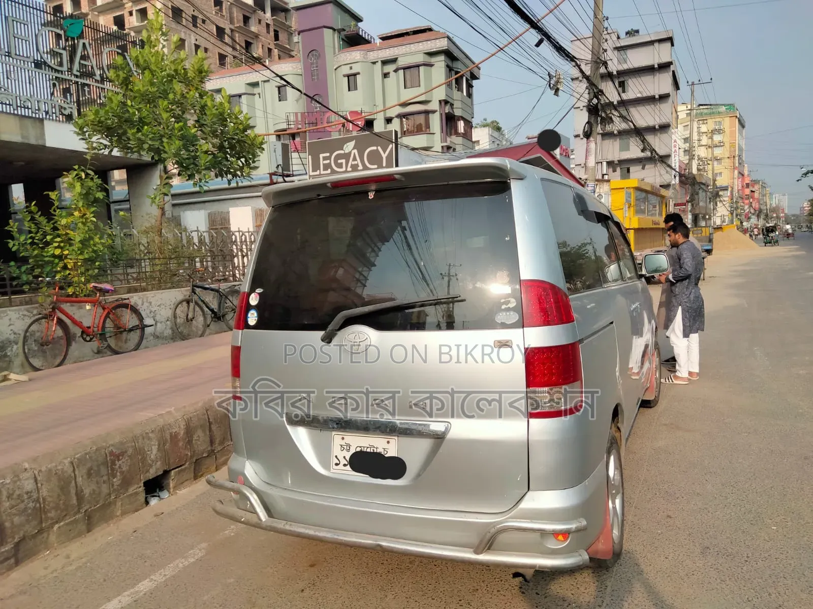 টয়োটা নোয়া ২০০৪ রূপালী
