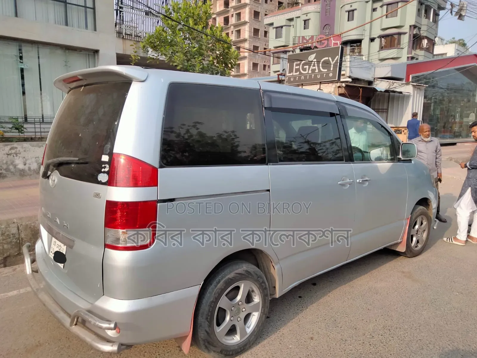 টয়োটা নোয়া ২০০৪ রূপালী