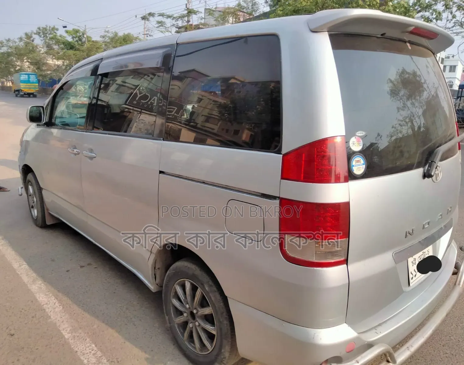 টয়োটা নোয়া ২০০৪ রূপালী