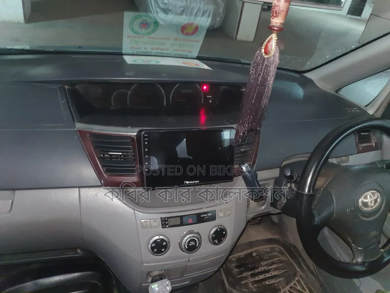 টয়োটা নোয়া ২০০৪ রূপালী